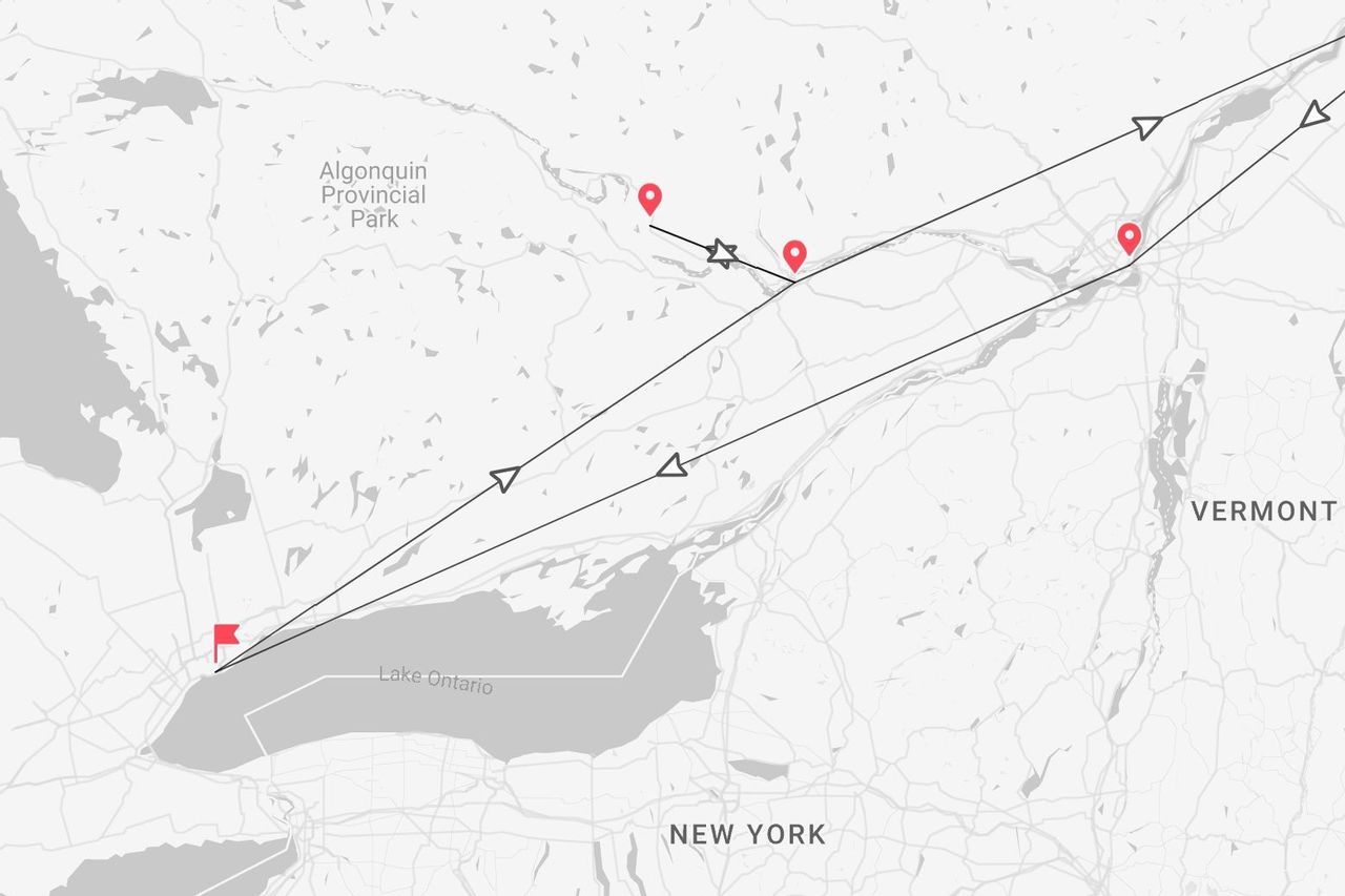 Mapa de un itinerario de viaje que parte cerca del Lago Ontario, pasa por el Parque Provincial Algonquin y llega a Nueva York y Vermont.