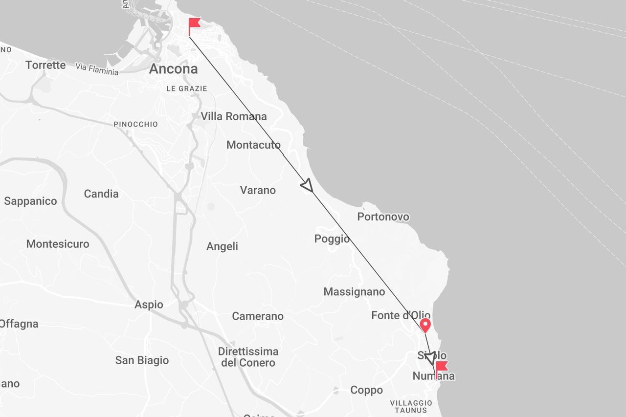 Una mappa che mostra un percorso lungo la costa italiana da Ancona, passando per Portonovo, fino a Sirolo e Numana.