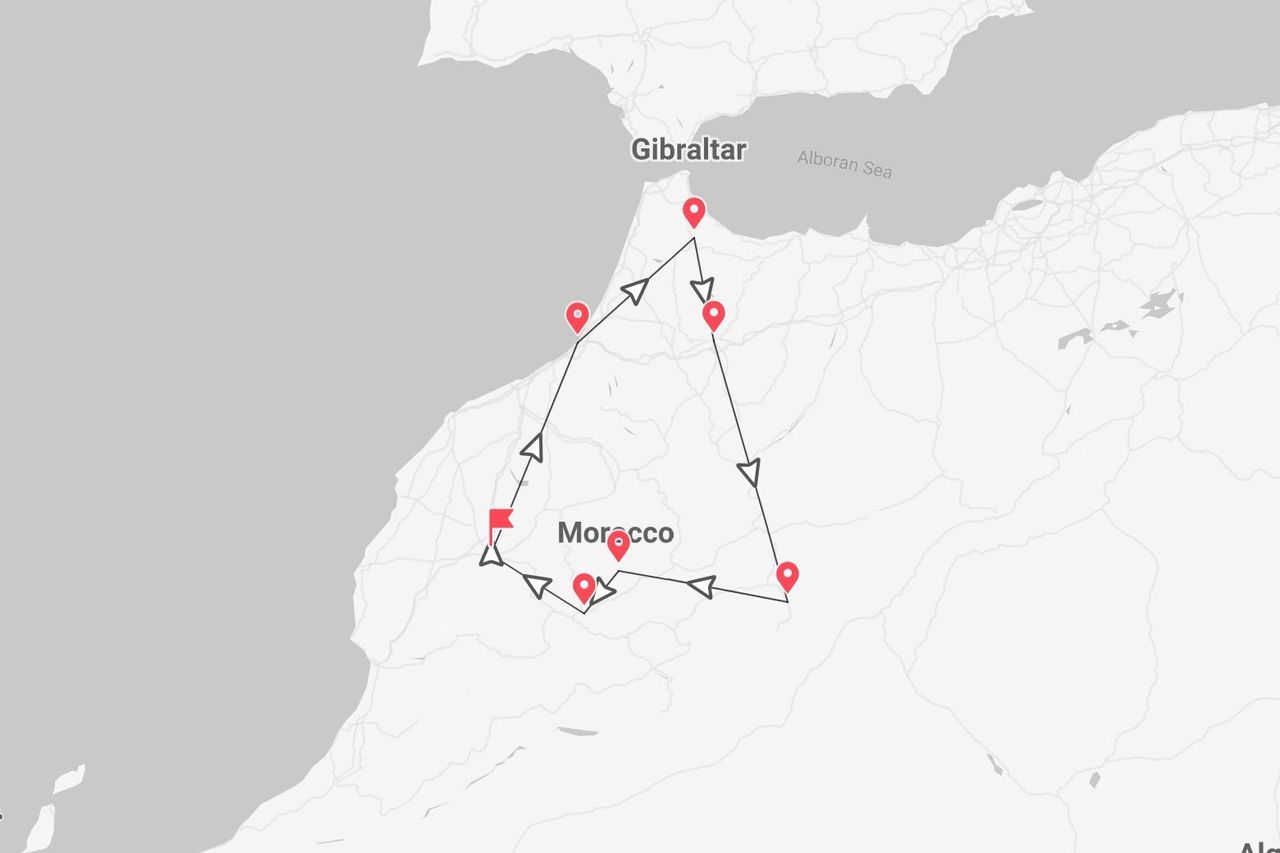 Mappa del Marocco con itinerario di viaggio segnalato da puntine rosse e frecce direzionali.