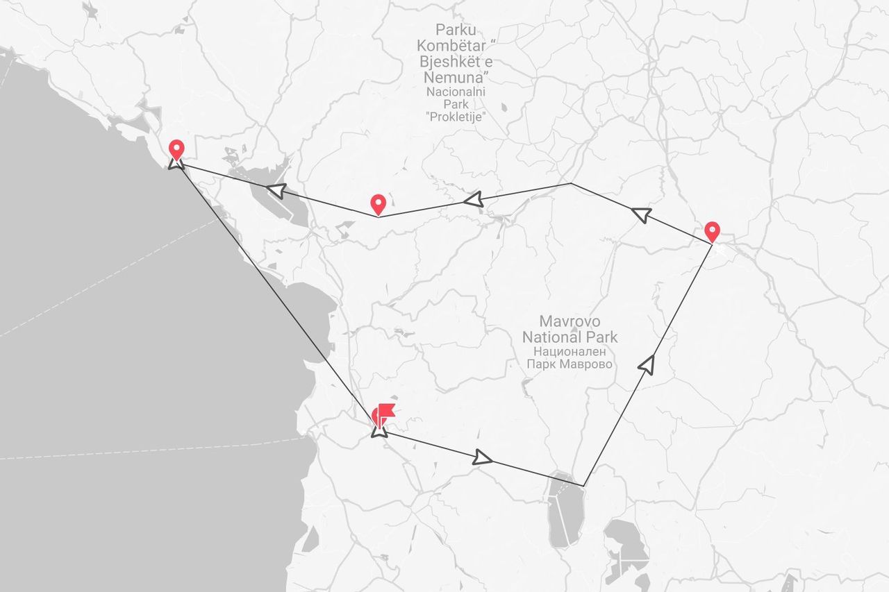 Une carte d'itinéraire de voyage dans les Balkans, montrant des points de repère près du parc national de Mavrovo et du parc national de Prokletije.