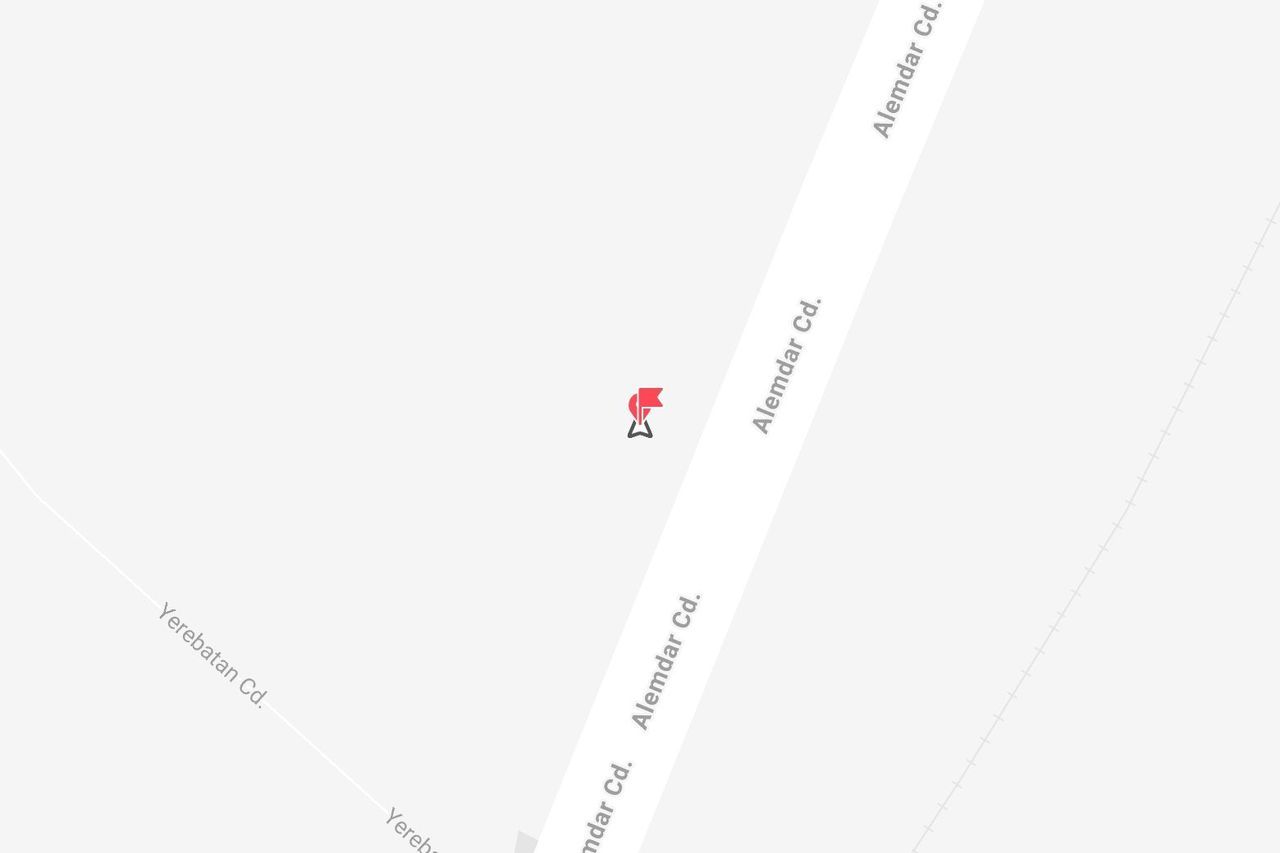 Un mapa digital mostrando un pin rojo en la intersección de Alemdar Cd. y Yerebatan Cd.