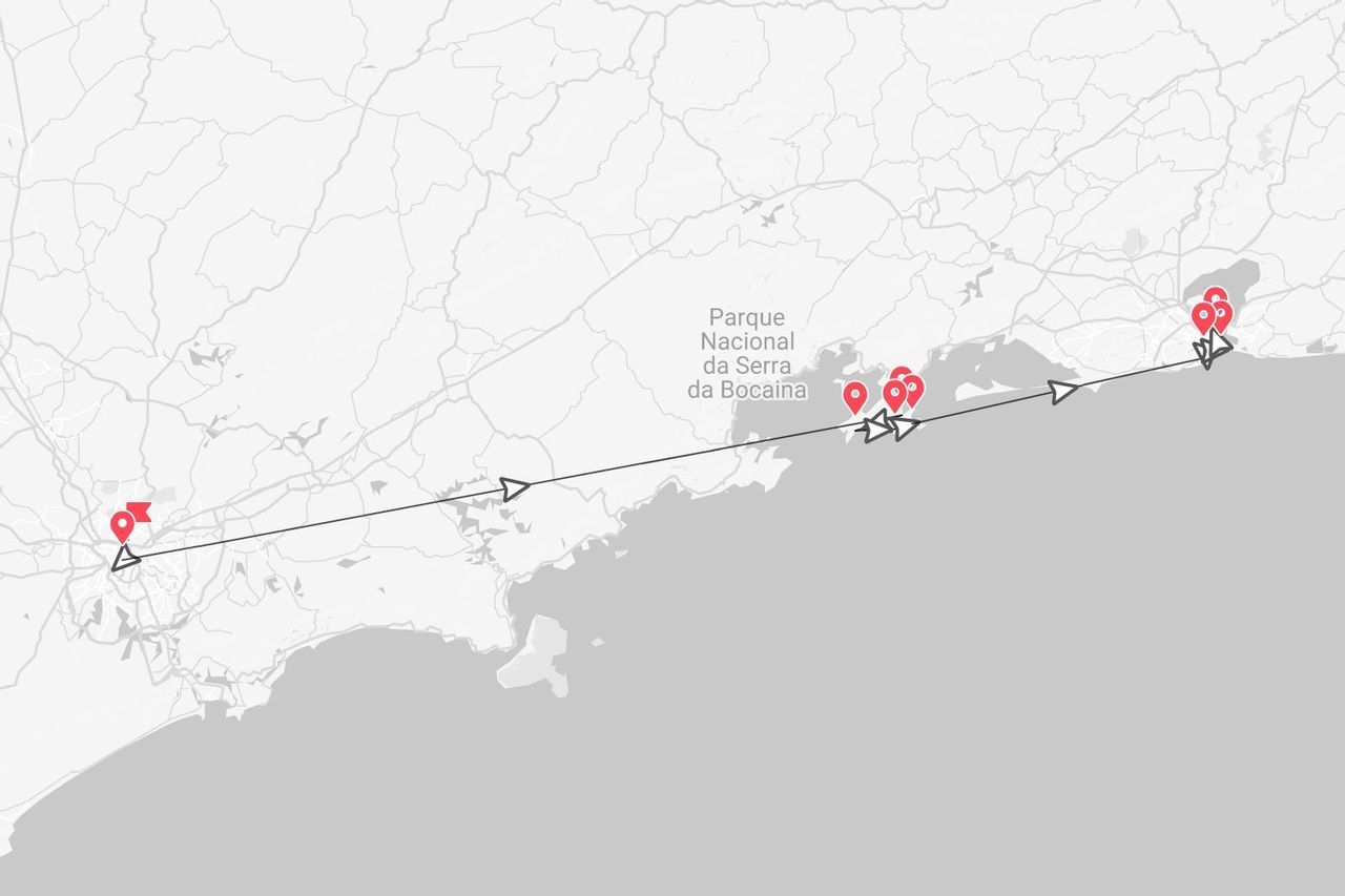 Una mappa stilizzata che mostra un itinerario di viaggio con segnaposto rossi lungo la costa brasiliana, passando attraverso il Parque Nacional da Serra da Bocaina.