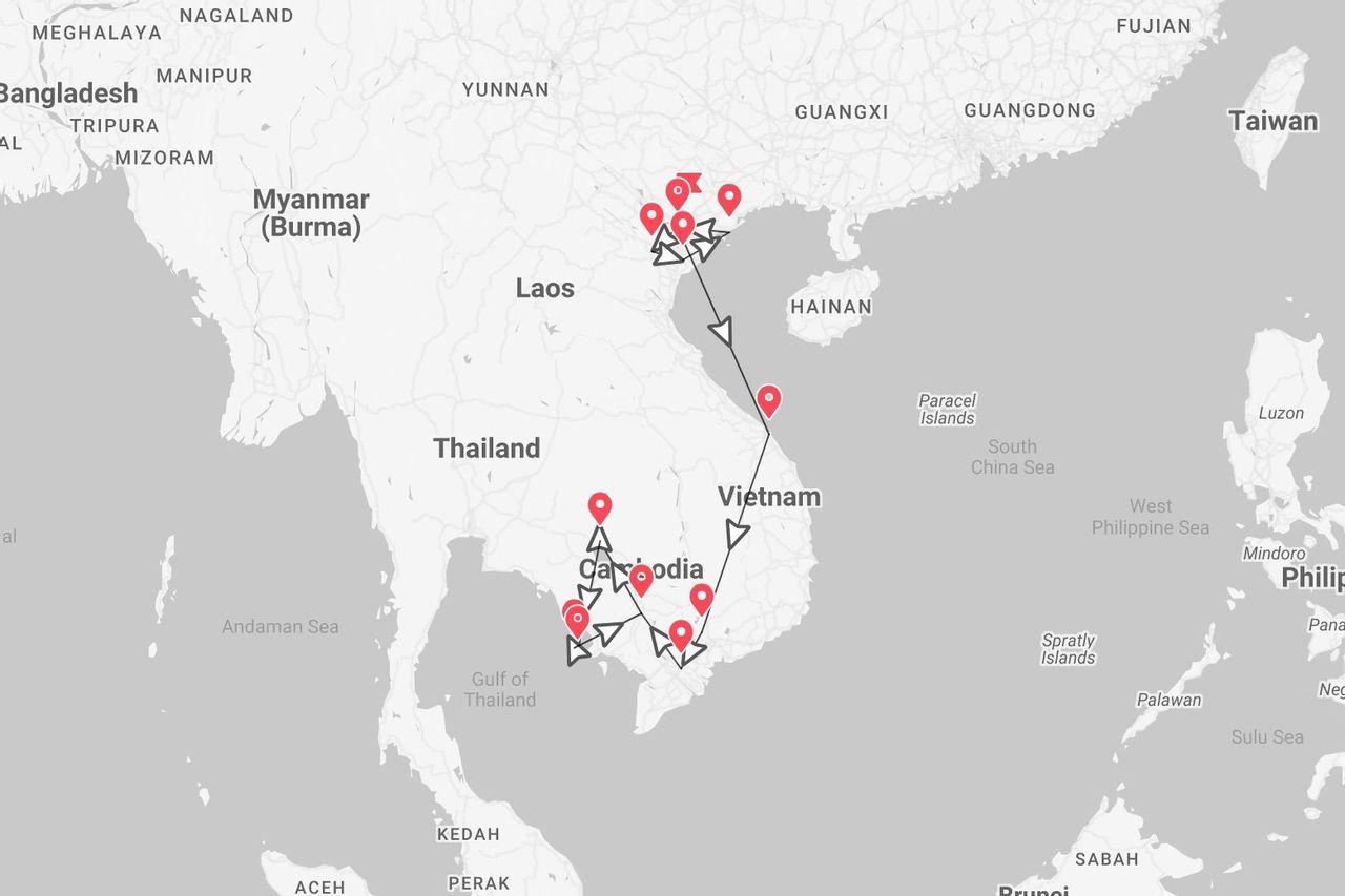 Una mappa del Sud-est asiatico che mostra un itinerario di viaggio con puntine e frecce attraverso il Vietnam e la Cambogia.