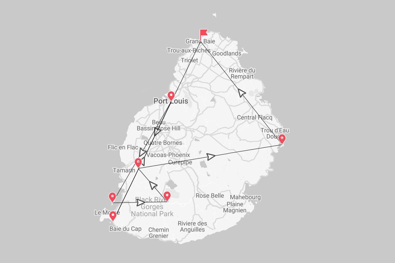 Una mappa di Mauritius che mostra un itinerario di viaggio con tappe segnate in località tra cui Port Louis, Grand Baie e Le Morne.