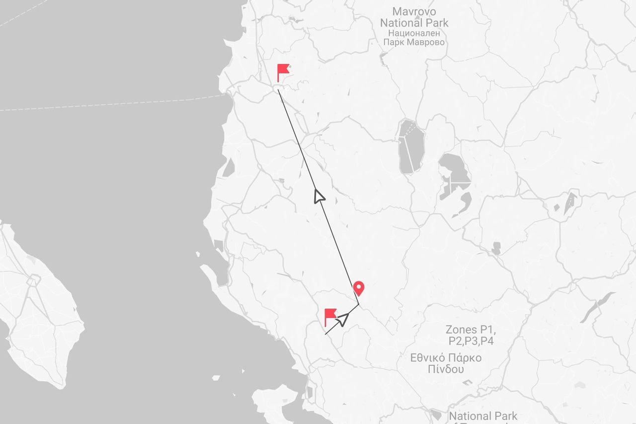 Mappa minimalista di un itinerario di viaggio tra il Parco Nazionale di Mavrovo e il Parco Nazionale del Pindo.