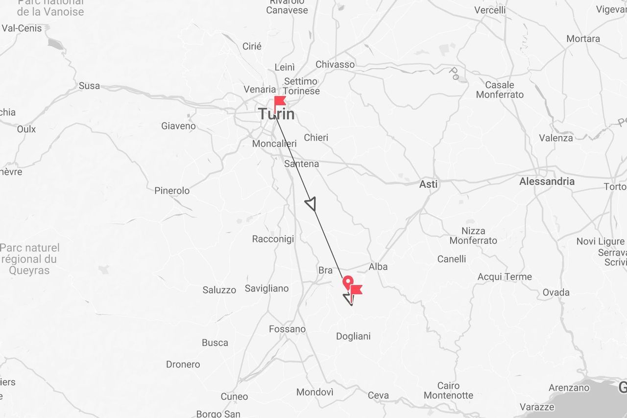 Mappa dell'Italia con un itinerario pianificato, indicato da una linea nera e una freccia, da Torino all'area tra Bra e Alba.