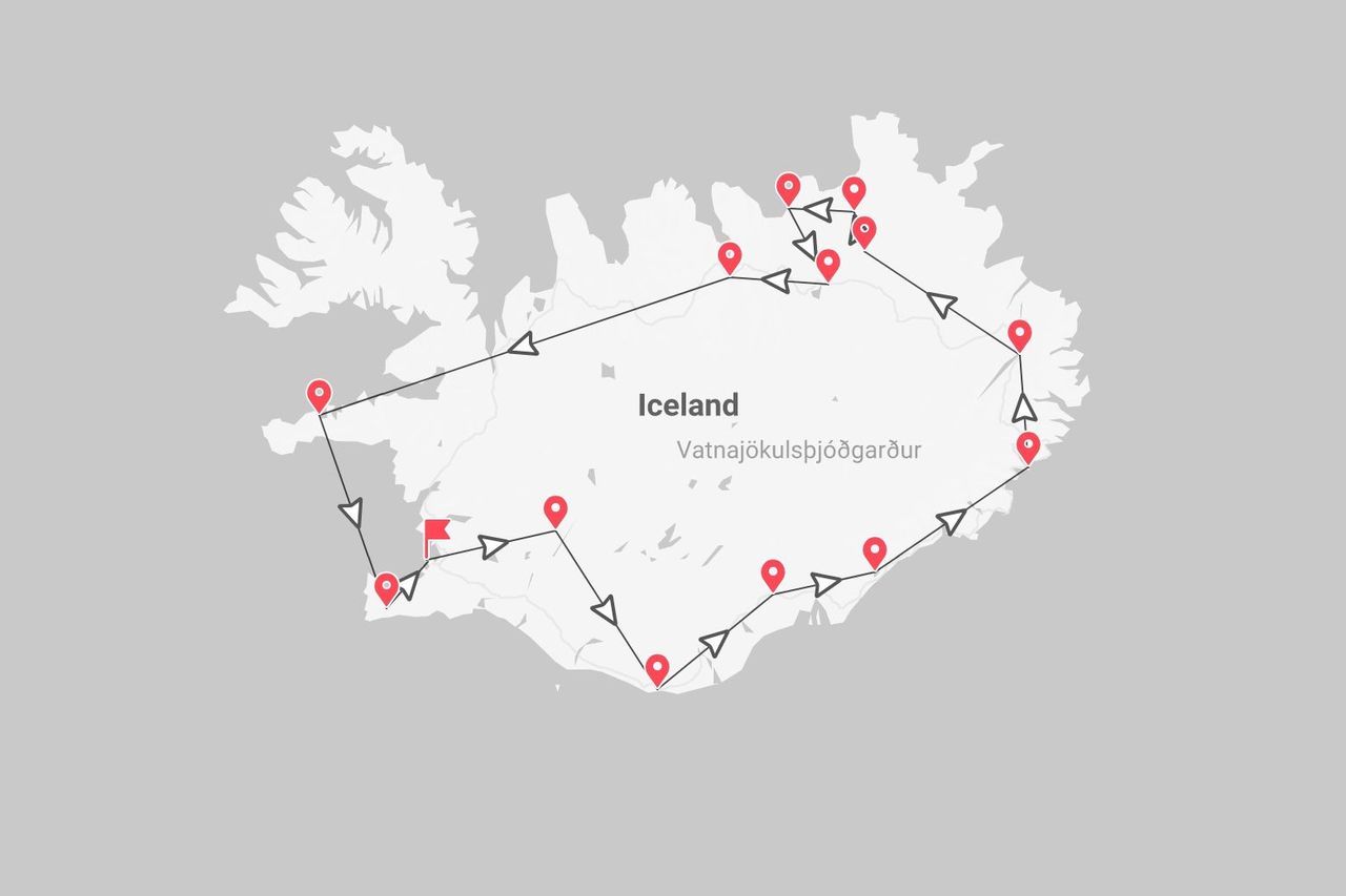 Un mapa de Islandia mostrando un itinerario de viaje circular marcado con pines rojos, destacando la región de Vatnajökulsþjóðgarður.