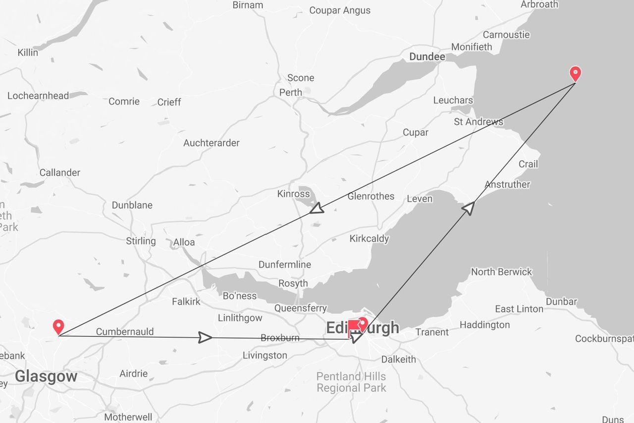 Un mapa en blanco y negro de Escocia que muestra un itinerario de viaje con paradas que incluyen Glasgow, Edimburgo y la costa cerca de St Andrews.