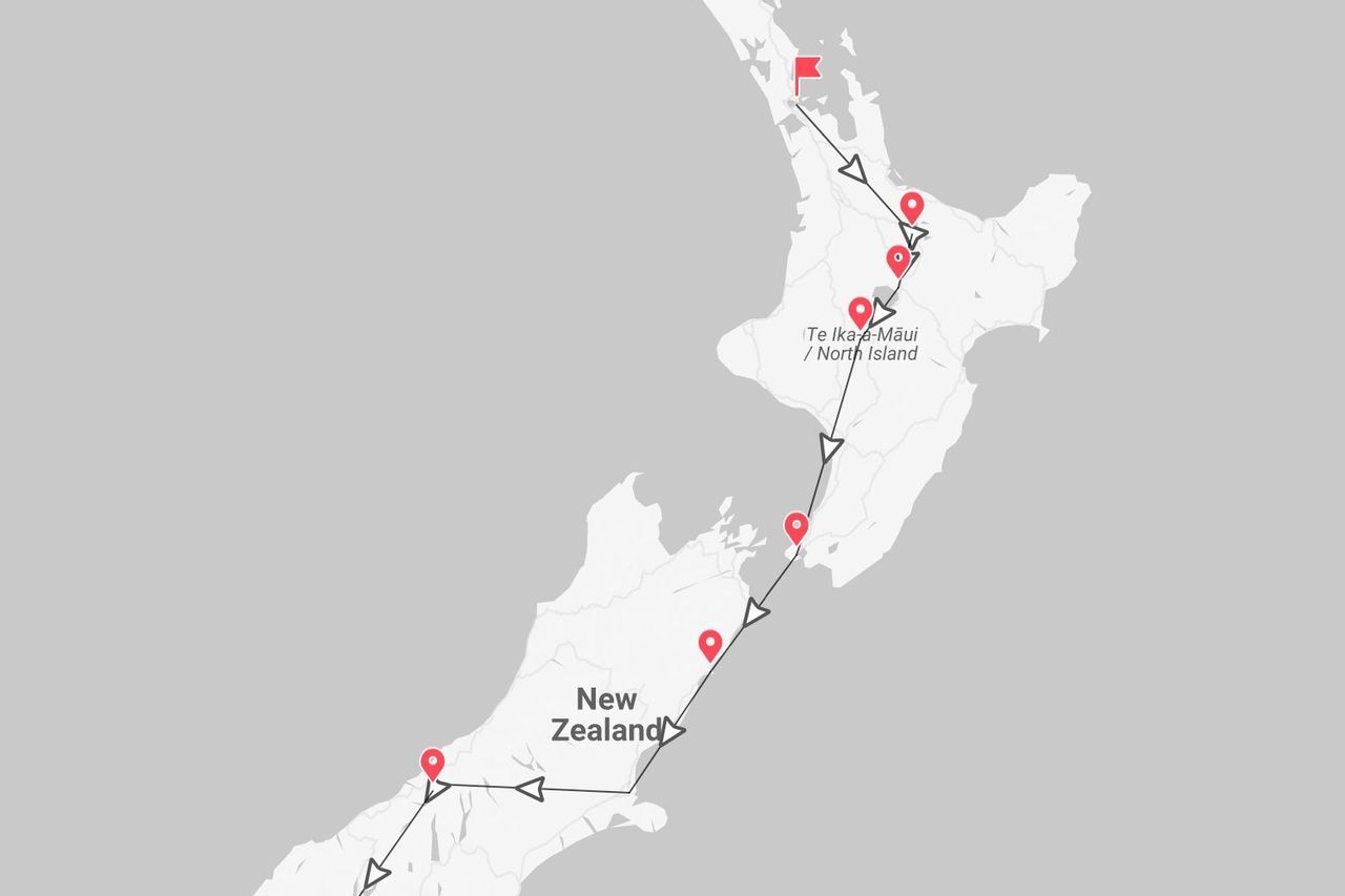 Une carte de l'île du Nord de la Nouvelle-Zélande, également connue sous le nom de Te Ika-a-Māui, montrant un itinéraire de voyage marqué de punaises et de flèches.