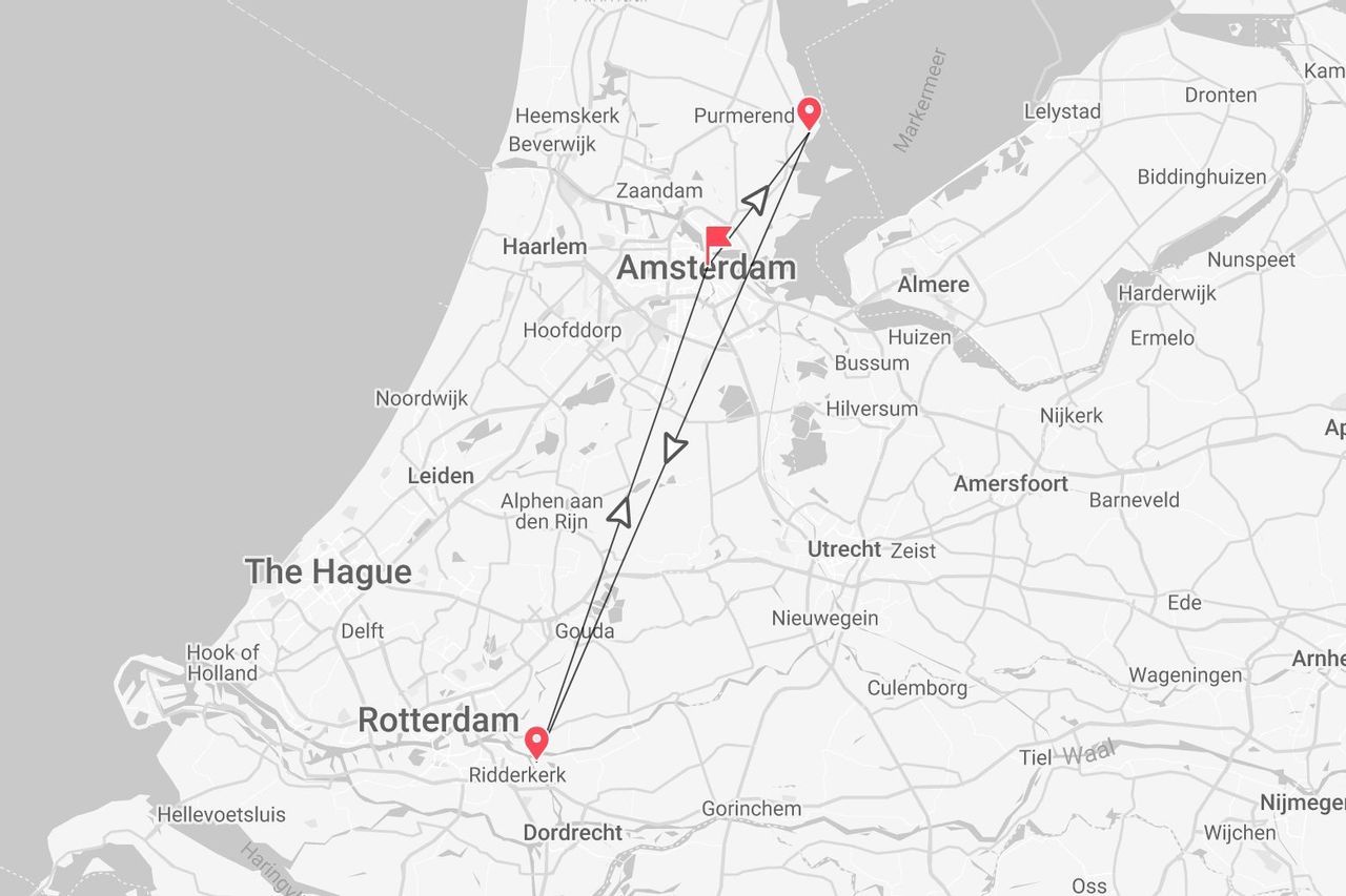 Un mapa en escala de grises de los Países Bajos mostrando una ruta marcada entre Ridderkerk, Ámsterdam y Purmerend.