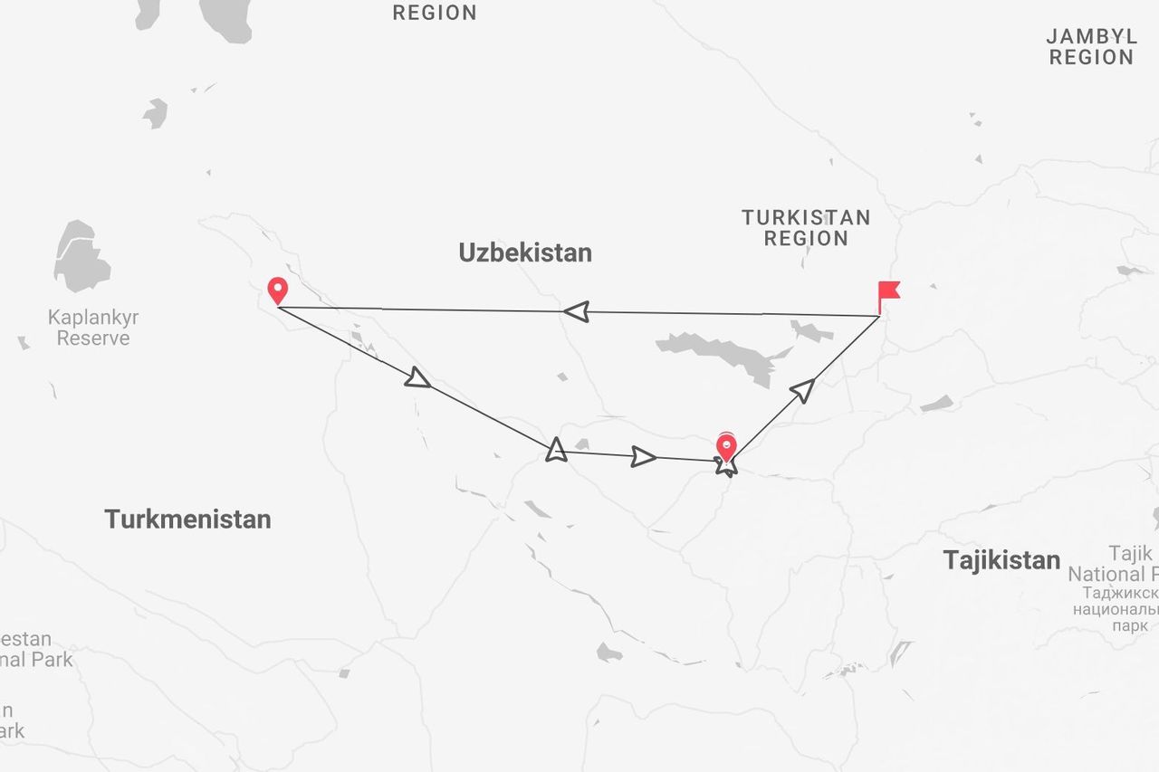 Une carte montrant un itinéraire de circuit à travers l'Ouzbékistan, près des frontières du Turkménistan et du Tadjikistan.