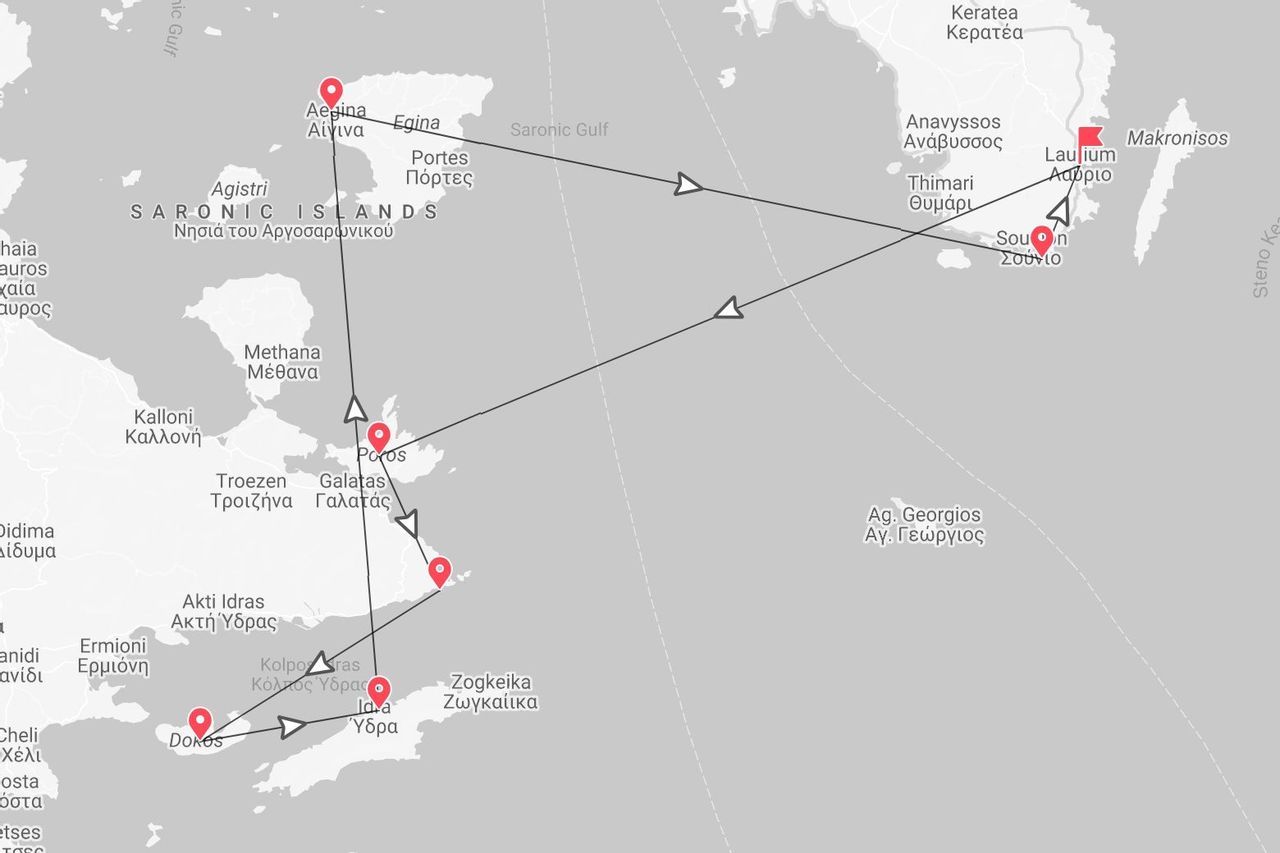 Una mappa che descrive in dettaglio un percorso in barca a vela attraverso le Isole Saroniche della Grecia, con tappe che includono Egina, Poros, Idra e Lavrio.