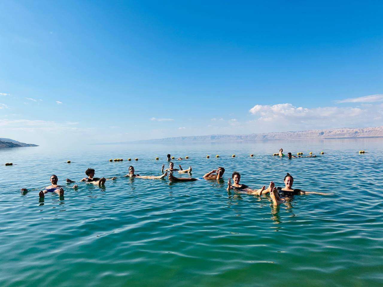 Ti piacerebbe fare un bagno rilassante nel mar rosso e provare lo snorkeling? Parti con WeRoad e fatti uno dei viaggi di gruppo più belli e pieno di ricordi.