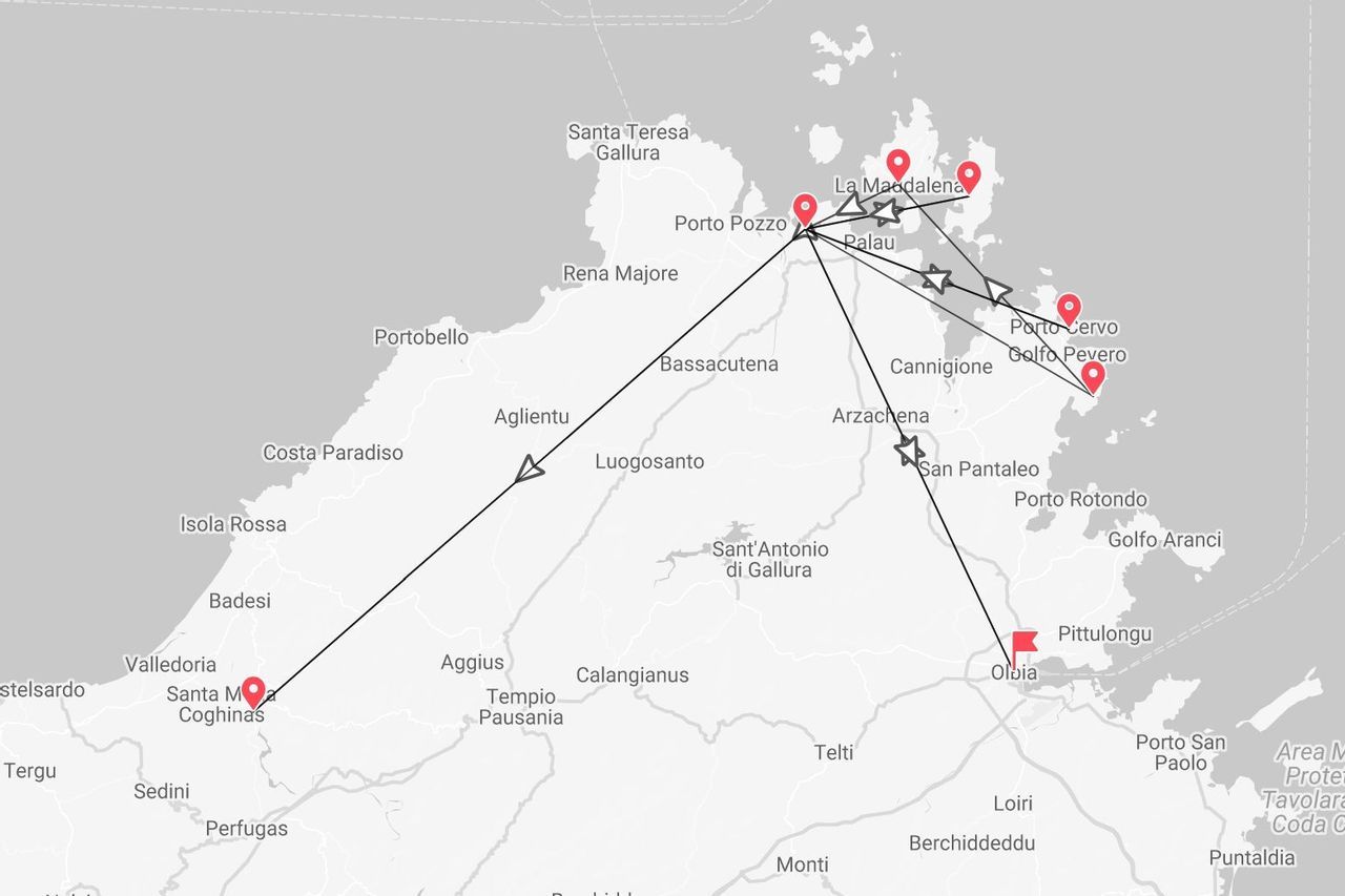 Une carte d'un itinéraire de voyage dans le nord-est de la Sardaigne, reliant des villes comme Olbia, Palau, La Maddalena et Porto Cervo.