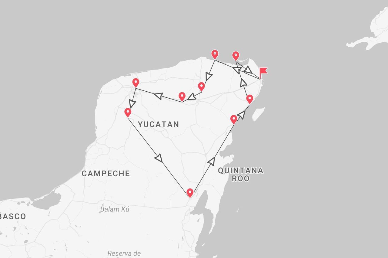 Una mappa che mostra un itinerario di viaggio attraverso gli stati messicani dello Yucatan, Campeche e Quintana Roo, segnalato con puntine rosse.
