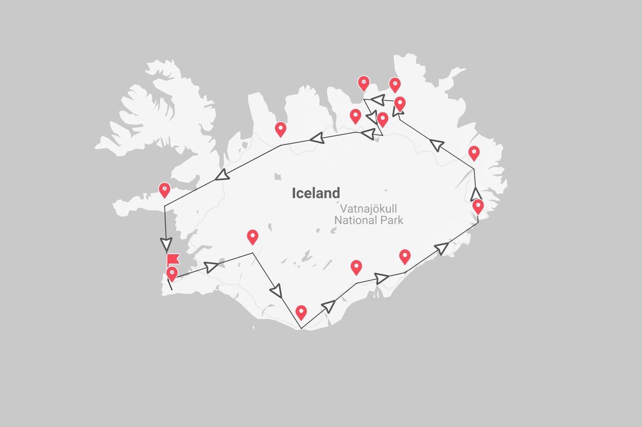 Una mappa stilizzata dell'Islanda che mostra un itinerario di viaggio con puntine rosse che segnano le tappe lungo un percorso che include il Parco Nazionale di Vatnajökull.