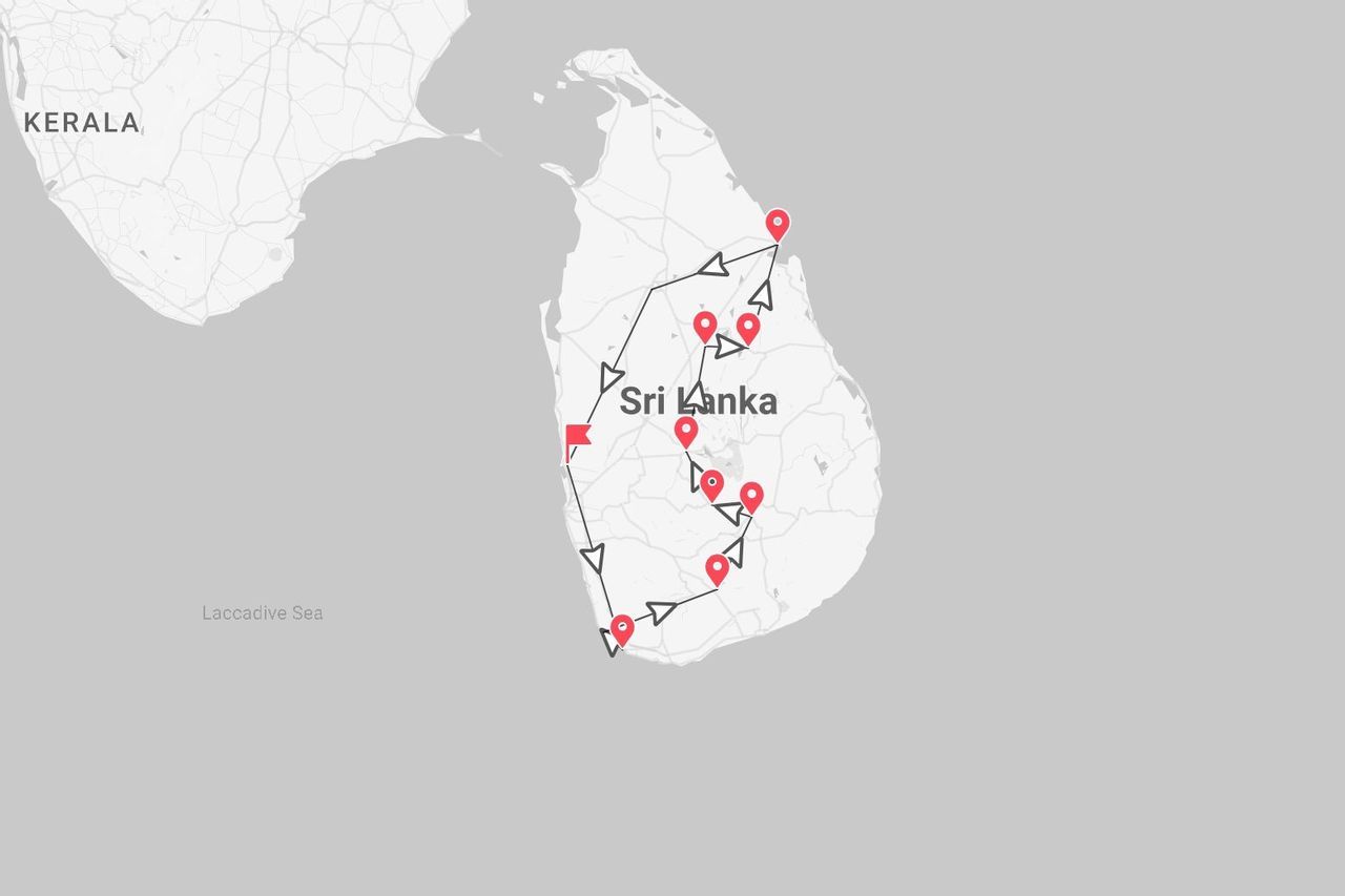 Un mapa de Sri Lanka que muestra un itinerario de viaje con múltiples pines rojos conectados por una línea con flechas.