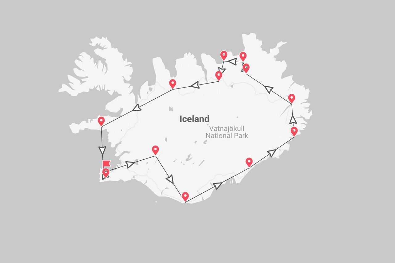 Un mapa de Islandia con un itinerario de viaje trazado, marcado por una línea negra y alfileres rojos, destacando el Parque Nacional Vatnajökull.
