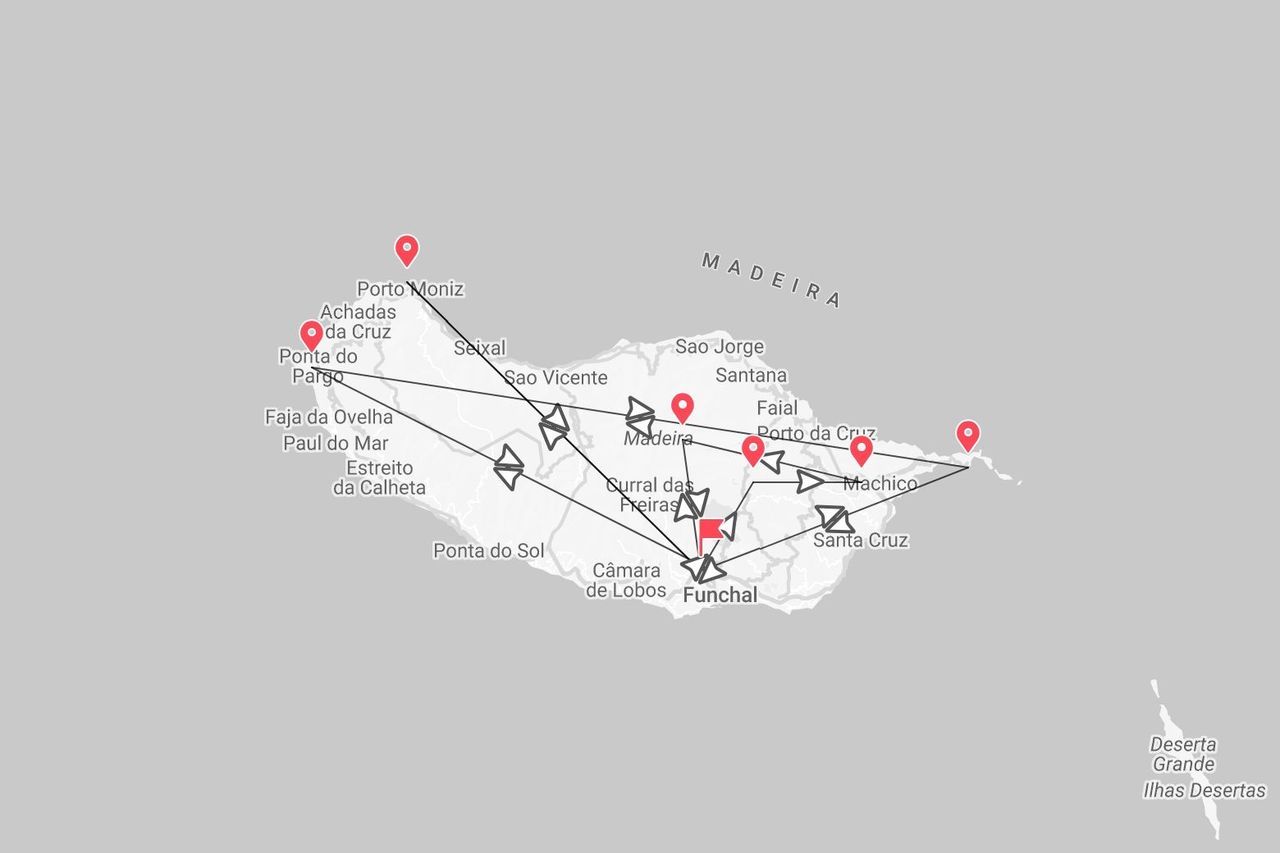 Eine Routenkarte der Insel Madeira, die eine Reiseroute mit Orten wie Funchal, Santana und Porto Moniz zeigt.