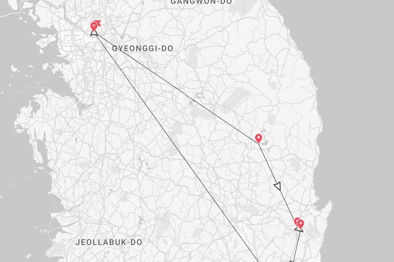 A map of South Korea showing a travel itinerary through regions including Gyeonggi-do and Gangwon-do, marked with red pins and lines.