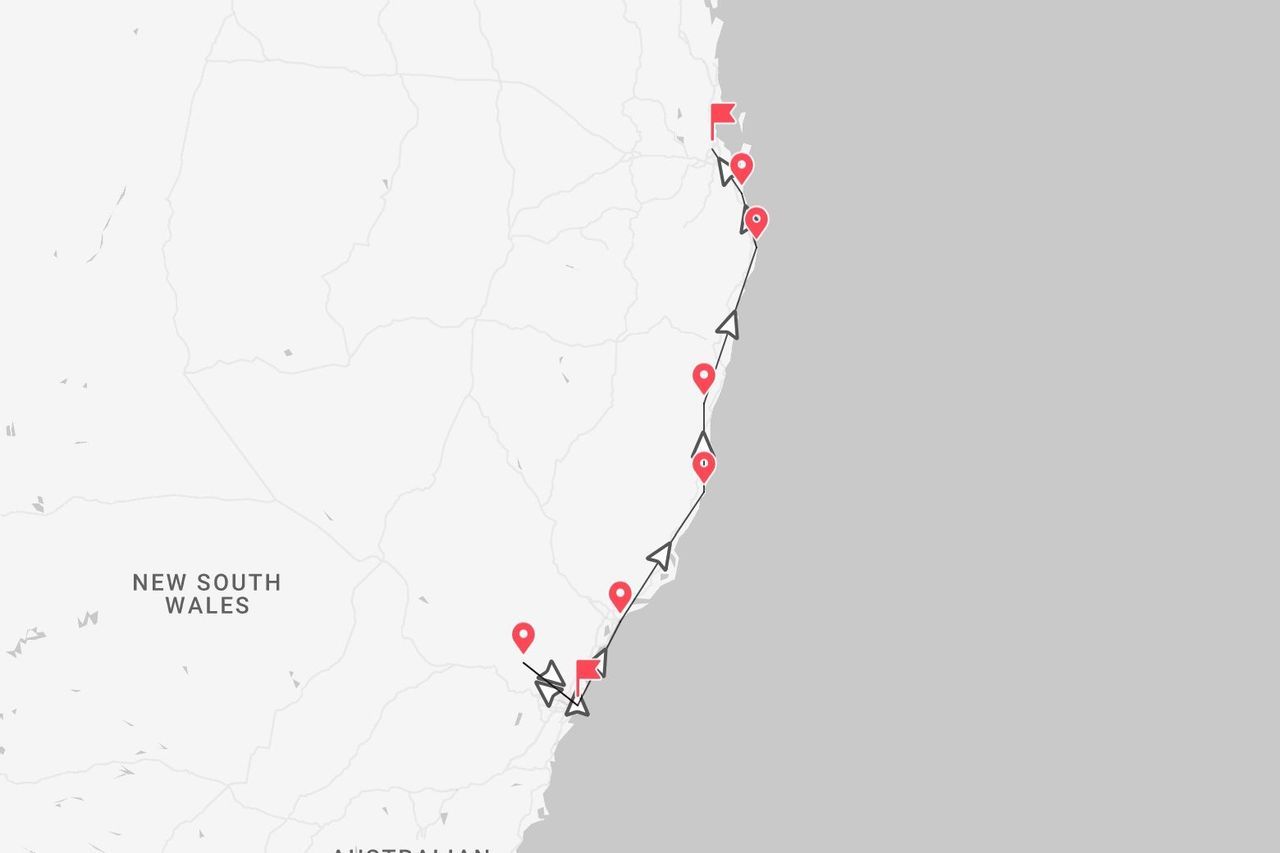 Une carte montrant un itinéraire de voyage marqué de points rouges le long de la côte de la Nouvelle-Galles du Sud, Australie.