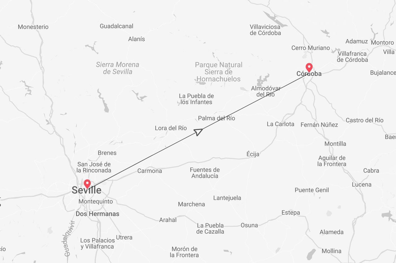 Un mapa en escala de grises que muestra la ruta de viaje desde la ciudad de Sevilla hasta la ciudad de Córdoba en España.
