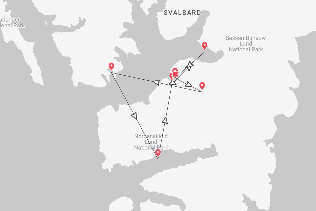 Una mappa che mostra un itinerario di viaggio attraverso le Svalbard, con tappe nei parchi nazionali di Sassen-Bünsow Land e Nordenskiöld Land.