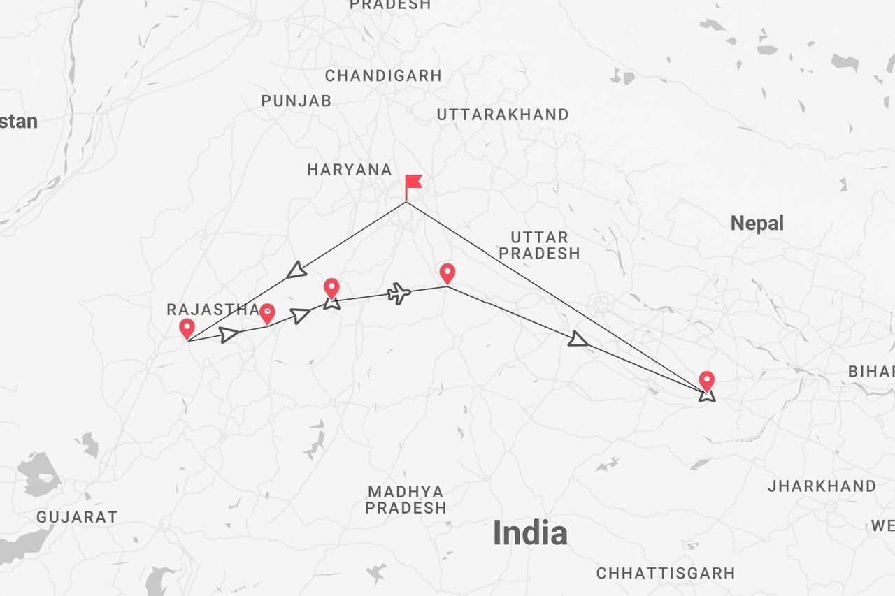 Una mappa dell'India settentrionale che mostra un itinerario di viaggio con segnaposto e percorsi attraverso gli stati di Haryana, Rajasthan e Uttar Pradesh.