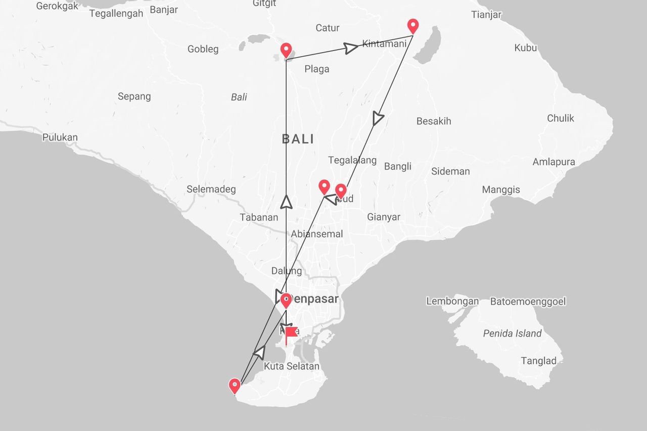Carte de Bali affichant un itinéraire de voyage avec des étapes marquées par des épingles rouges, notamment Kuta Selatan, Denpasar, Ubud et Kintamani.