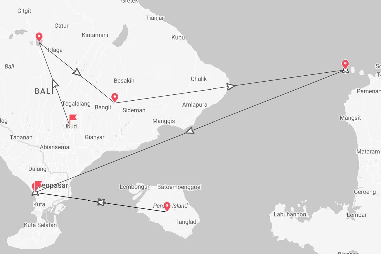 Mapa de itinerario de viaje por Bali y Lombok, con puntos de interés como Ubud y Denpasar.