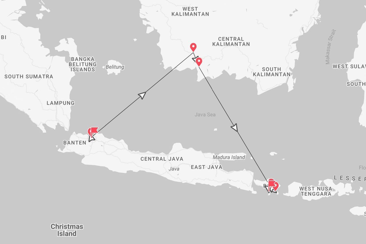 Un mapa de Indonesia mostrando una ruta de viaje conectando Banten en Java, Kalimantan Central y Nusa Tenggara Occidental a través del Mar de Java.