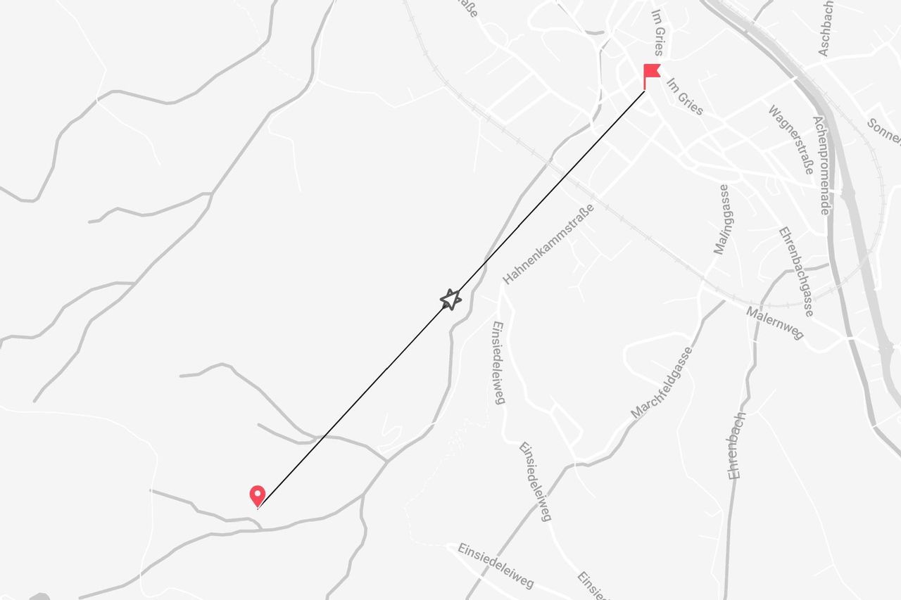 Una mappa che mostra un percorso da un'area rurale alla strada Im Gries, passando per Hahnenkammstraße.