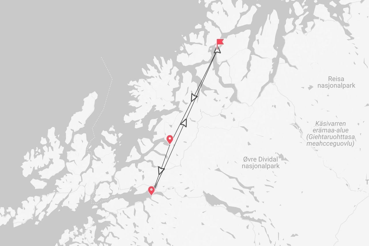 Una mappa minimalista con un percorso di viaggio in Norvegia, con tappe segnate vicino ai parchi nazionali di Reisa e Øvre Dividal.