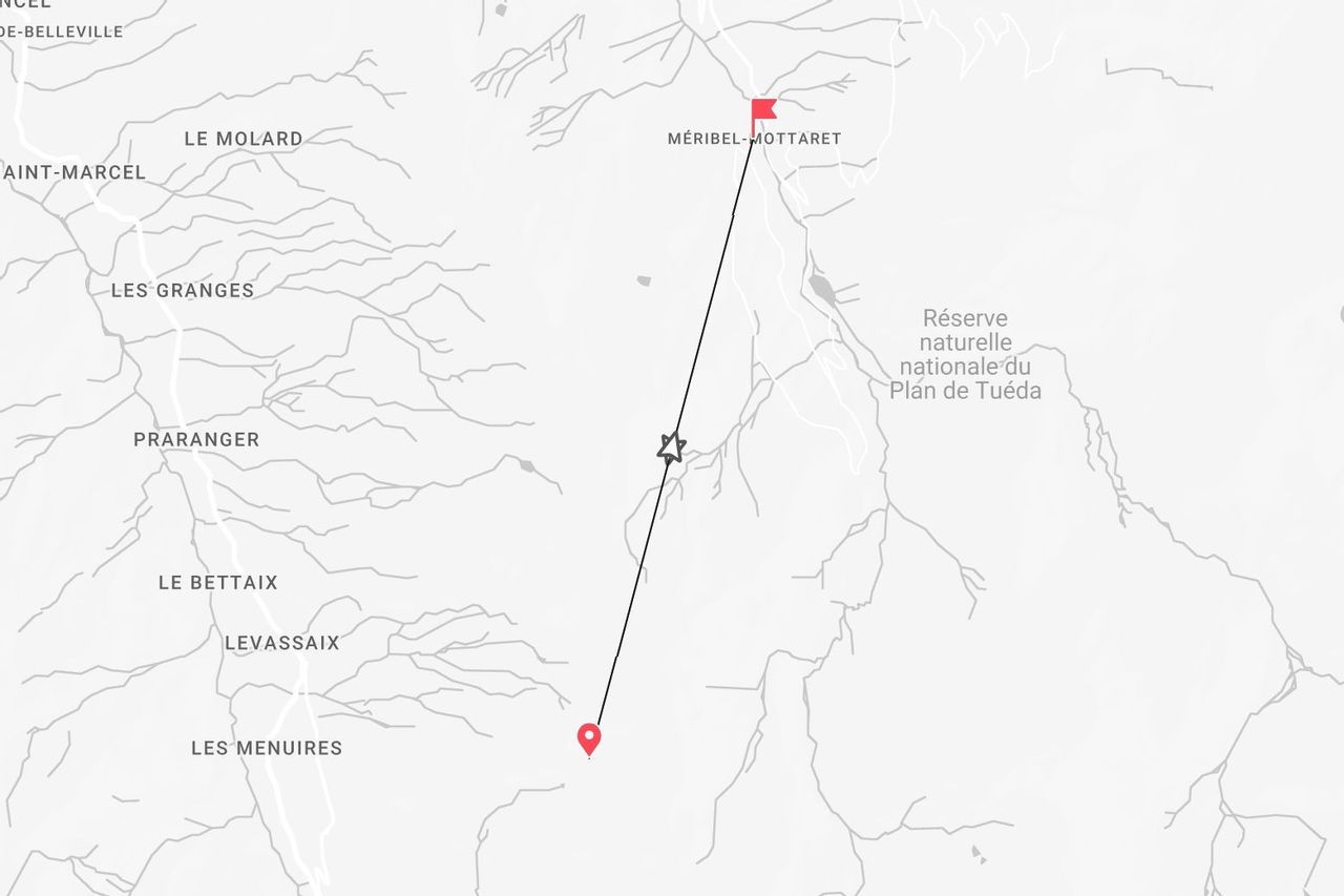 Une carte minimaliste montrant un itinéraire entre Les Menuires et Méribel-Mottaret dans les Alpes françaises, près de la réserve naturelle du Plan de Tuéda.