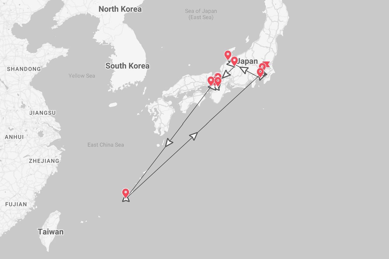 Una mappa che illustra un itinerario di viaggio in Giappone, con puntine rosse e frecce direzionali che indicano il percorso.