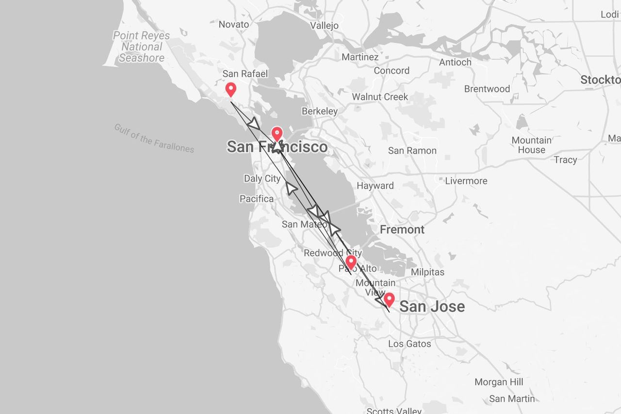Una mappa in scala di grigi dell'area della Baia di San Francisco che mostra un percorso di viaggio che collega San Rafael, San Francisco e San Jose.