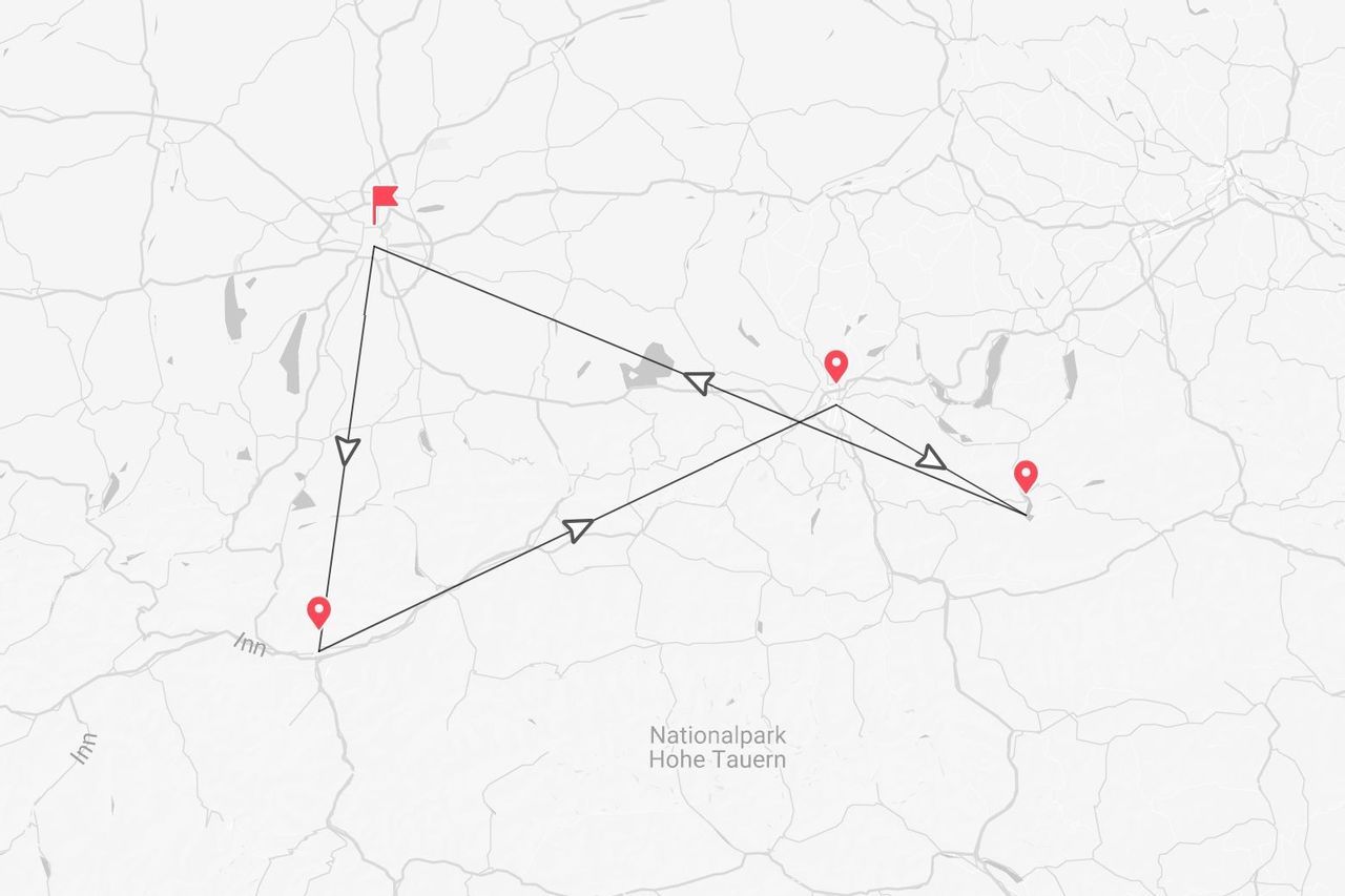 Eine minimalistische Karte, die eine Reiseroute mit roten Stecknadeln zeigt, die durch den Nationalpark Hohe Tauern und entlang des Inn führt.