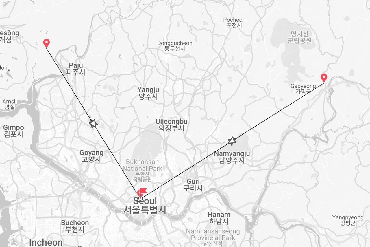 Una mappa in scala di grigi che illustra un itinerario di viaggio in Corea del Sud, con un percorso segnato tra città come Paju, Seul e Gapyeong.