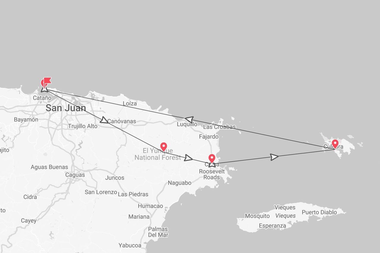 Una mappa di Porto Rico che mostra un itinerario di viaggio da San Juan attraverso la Foresta Nazionale El Yunque a Fajardo e l'isola di Culebra.