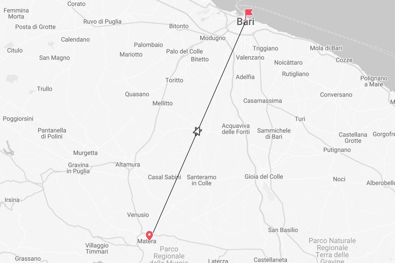 Mappa di un percorso in linea retta tra Matera e Bari nel sud Italia.