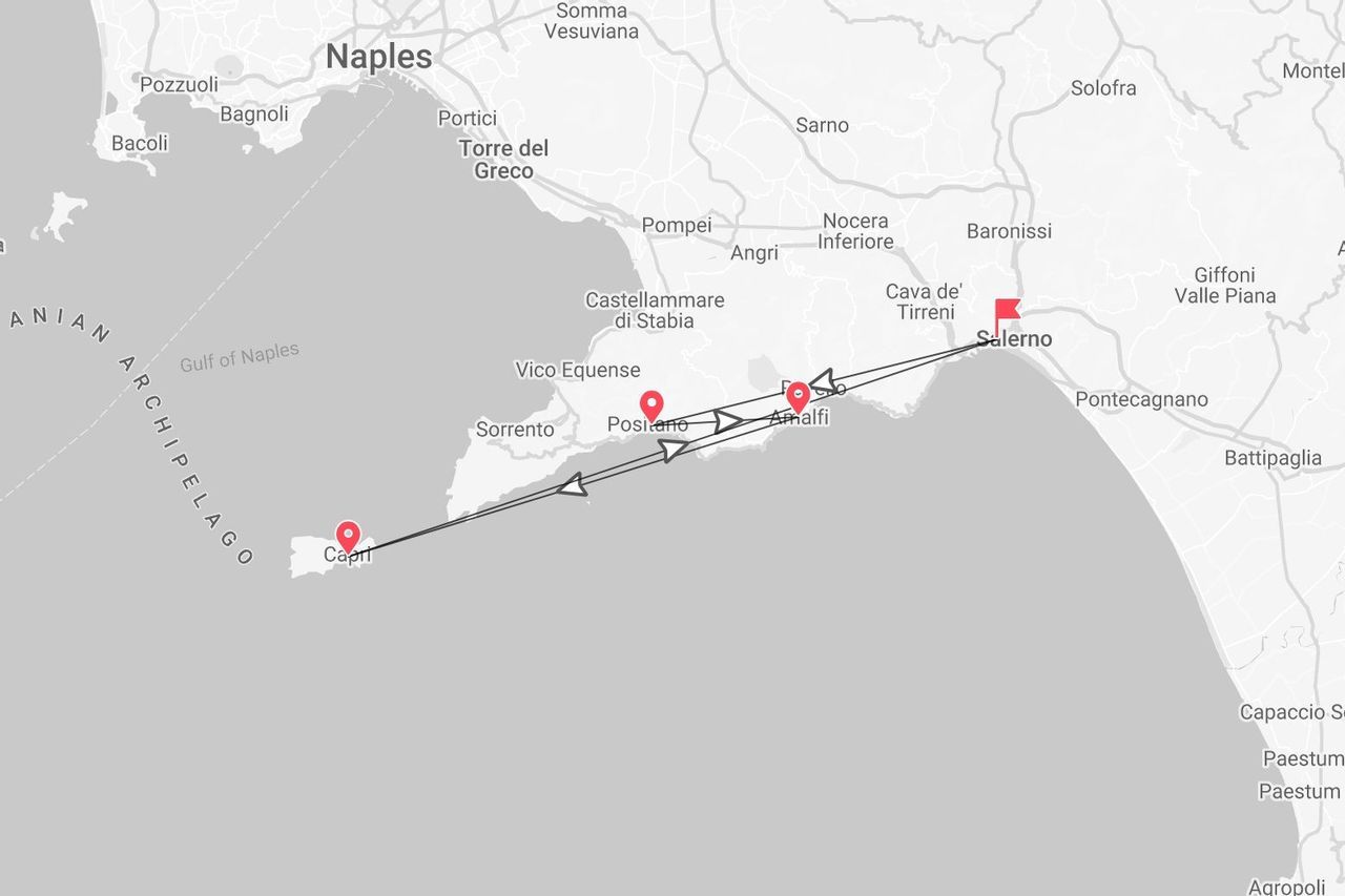 Un mapa de la Costa Amalfitana que muestra una ruta de viaje conectando Capri, Positano, Amalfi y Salerno.