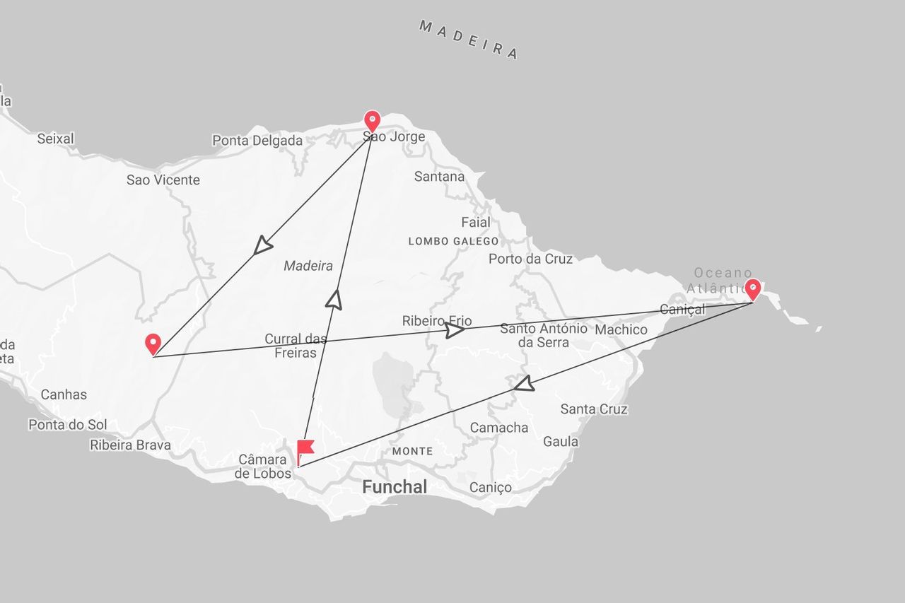 Una mappa di Madeira che mostra un itinerario di viaggio che collega Funchal, São Jorge e altre località chiave dell'isola.