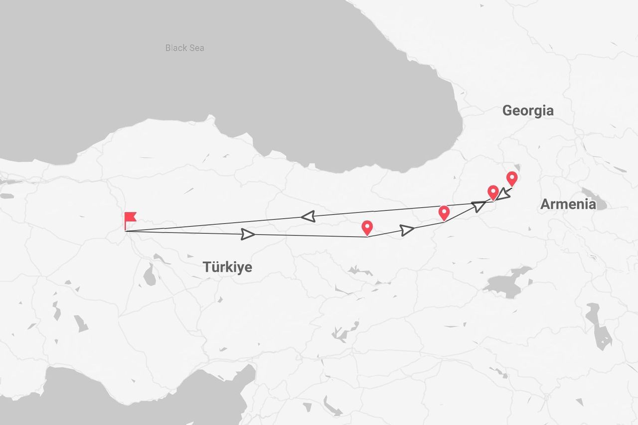 Mappa di un itinerario di viaggio con partenza dalla Turchia e direzione est, attraverso diverse tappe, verso Georgia e Armenia.