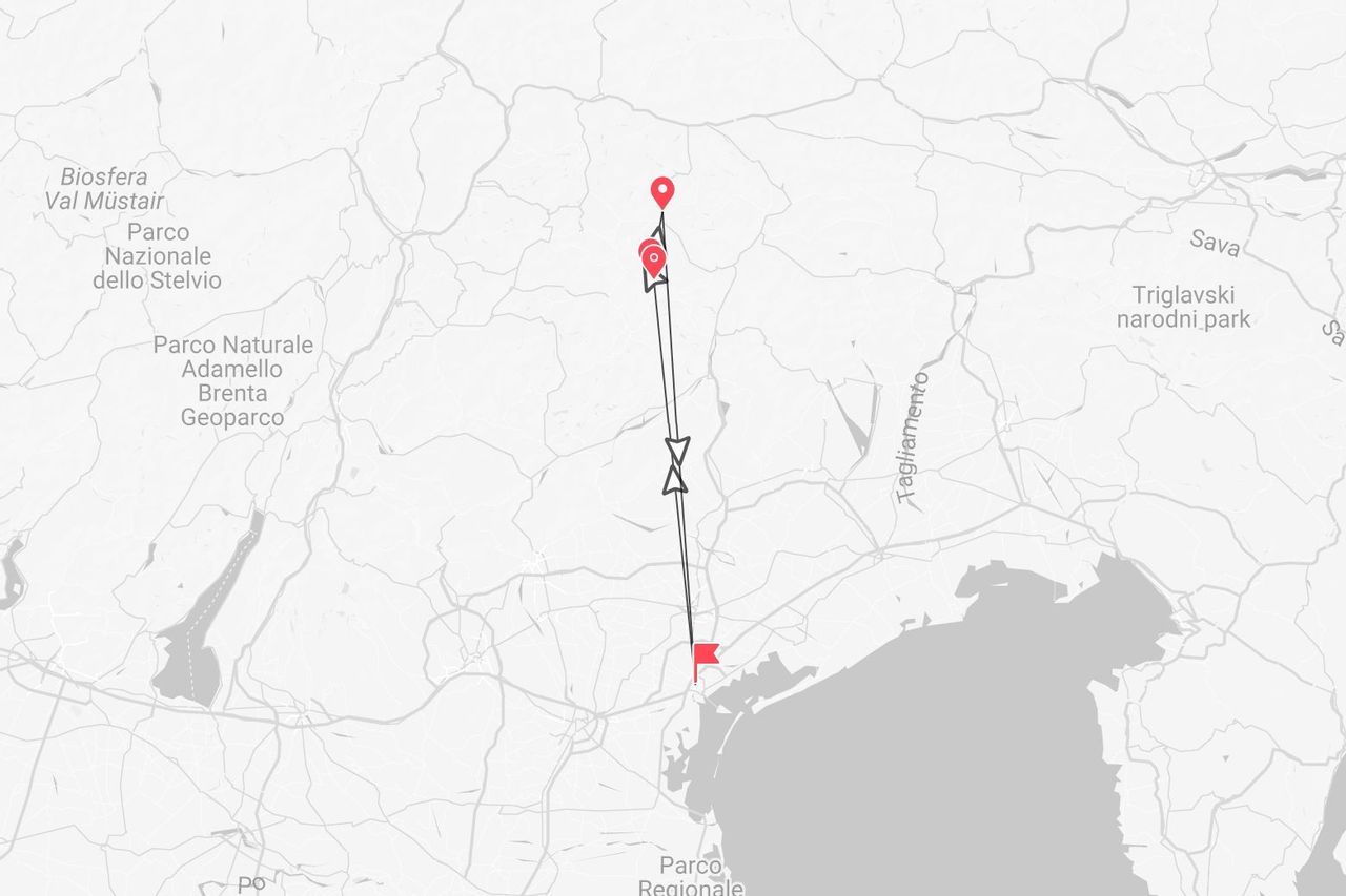 Una mappa del nord Italia che mostra un itinerario con segnaposto, passando vicino al Parco Nazionale dello Stelvio e al Triglavski narodni park.