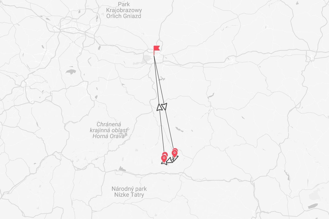 Eine Karte, die eine Reiseroute vom Park Krajobrazowy Orlich Gniazd südwärts zum Nationalpark Niedere Tatra zeigt, inklusive Flug- und Standort-Pin-Symbolen.