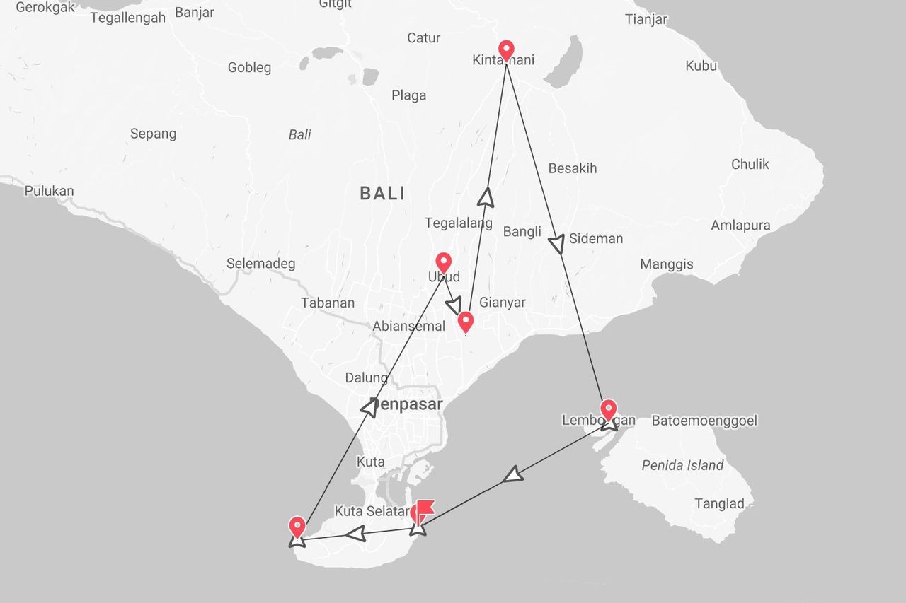 Una mappa di Bali che mostra un itinerario di viaggio che collega vari punti tra cui Kuta Selatan, Ubud, Kintamani e Lembongan.