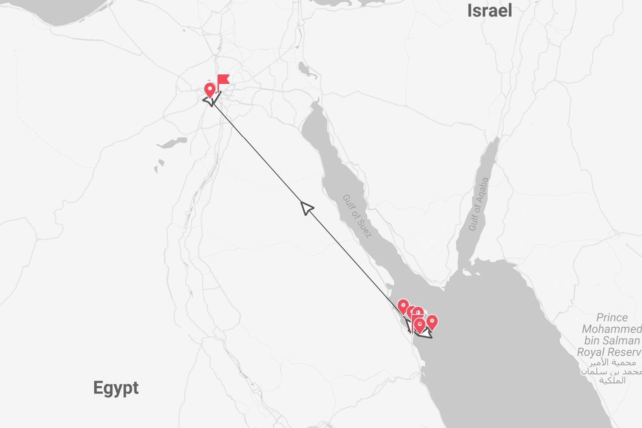 Une carte montrant un itinéraire de voyage depuis le nord de l'Égypte, traversant le golfe de Suez, jusqu'à la côte de la mer Rouge.