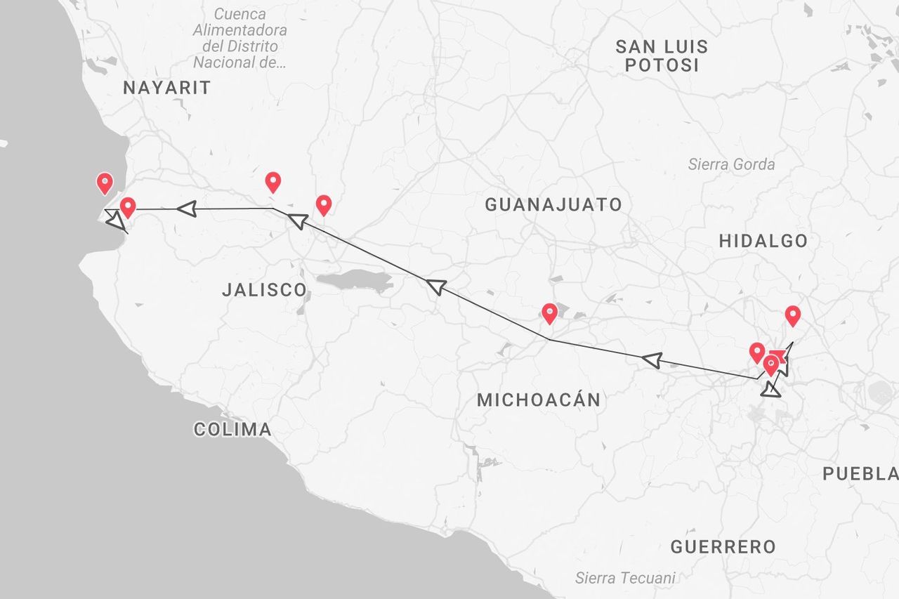 Un mapa del centro de México mostrando un itinerario de viaje con pines rojos que marcan paradas en los estados de Nayarit, Jalisco y Michoacán.