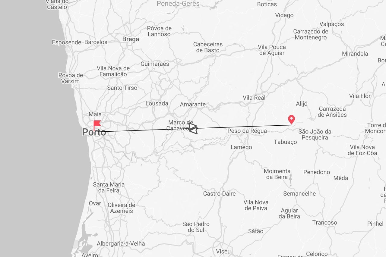 Una mappa del Portogallo settentrionale con un percorso tracciato dalla città di Porto a São João da Pesqueira.