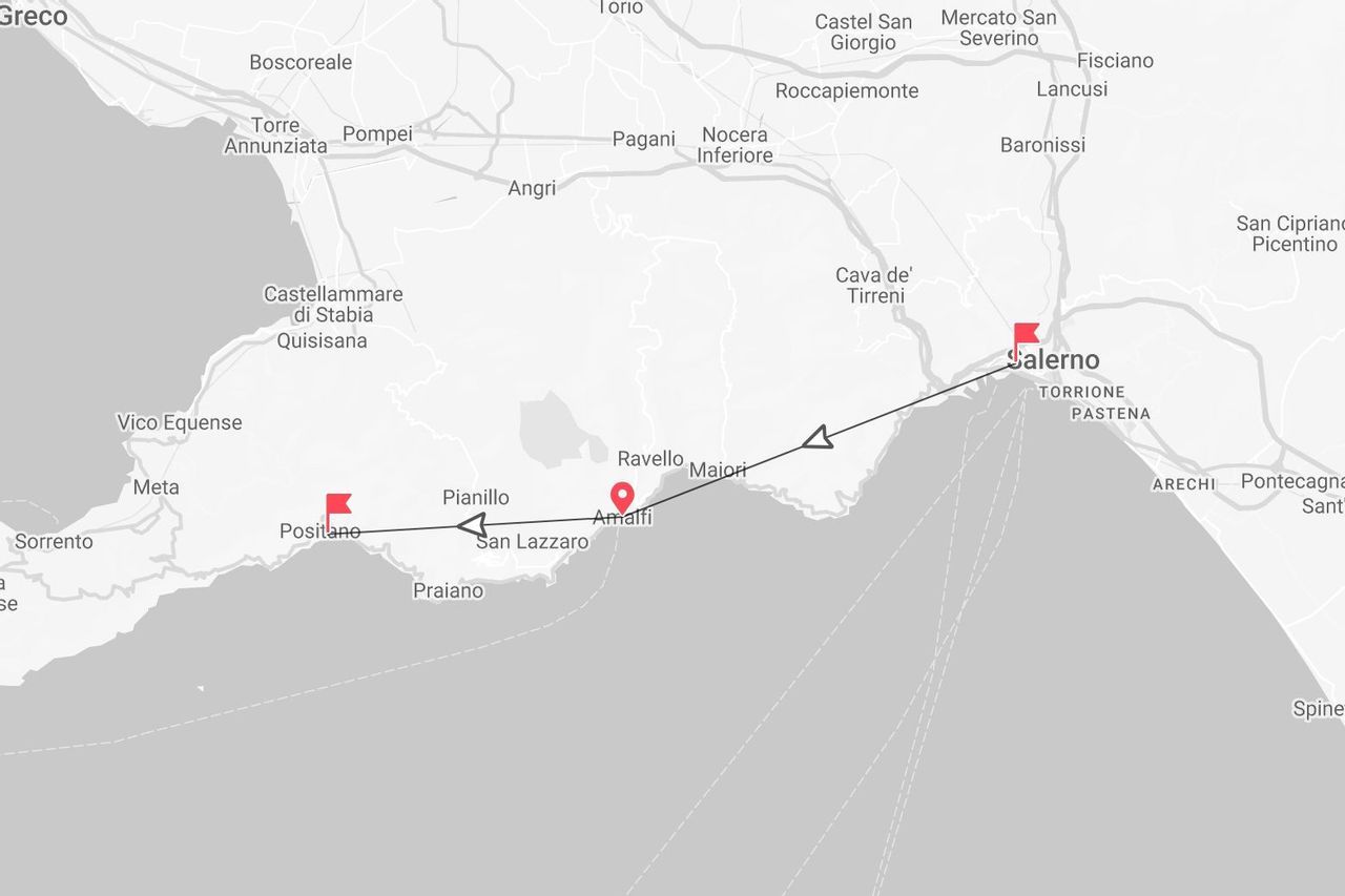Mappa della Costiera Amalfitana con itinerario di viaggio che collega Positano, Amalfi e Salerno.
